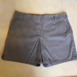 Ann Taylor Loft gray chino 6” short size 8